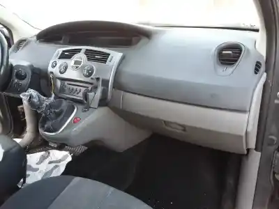Sloopvoertuig renault scenic ii grand dynamique van het jaar 2006 aangedreven 