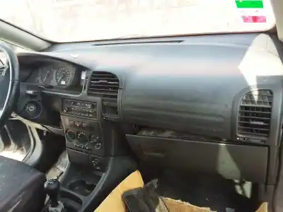 Sloopvoertuig opel zafira a elegance van het jaar 2000 aangedreven y20dth