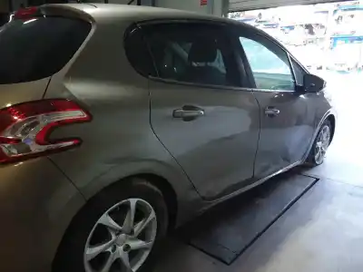 Vehículo de desguace peugeot 208 access del año 2015 con motor 8hr