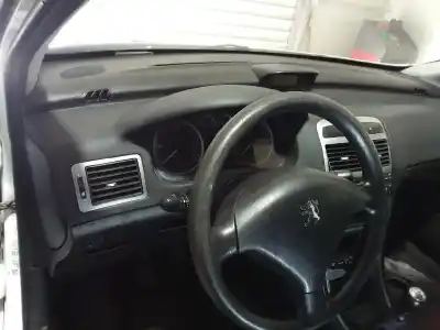 Здавання транспортного засобу peugeot 307 (s1) xs року 2003 потужний rhs