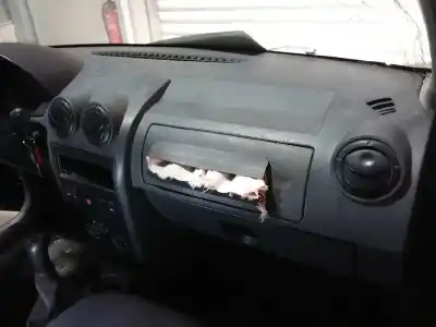 Здавання транспортного засобу dacia logan básico року 2007 потужний k7j710