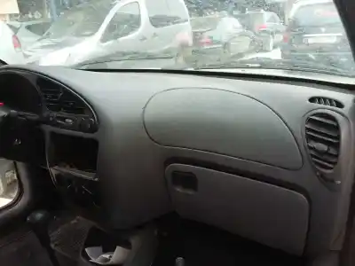 Veículo de Sucata ford fiesta courier (dx) furg. do ano 2000 alimentado rtj