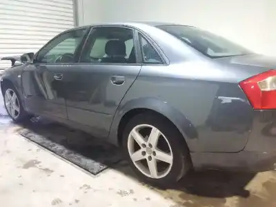 Veículo de Sucata audi a4 berlina (8e) 2.5 v6 24v tdi do ano 2003 alimentado ake