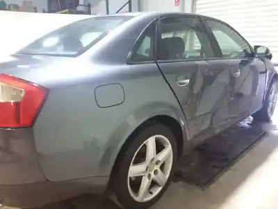Veículo de Sucata audi a4 berlina (8e) 2.5 v6 24v tdi do ano 2003 alimentado ake