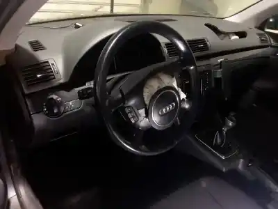 Veículo de Sucata audi a4 berlina (8e) 2.5 v6 24v tdi do ano 2003 alimentado ake