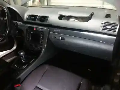 Veículo de Sucata audi a4 berlina (8e) 2.5 v6 24v tdi do ano 2003 alimentado ake