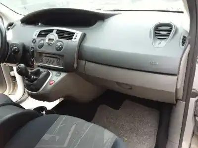Sloopvoertuig renault scenic ii confort expression van het jaar 2005 aangedreven k9k732