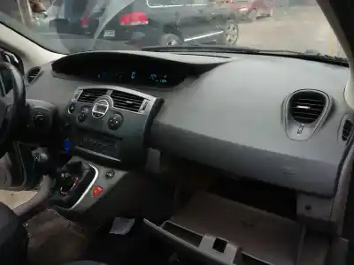 Scrapping Vehicle renault scenic ii confort dynamique of the year 2004 powered f9q812