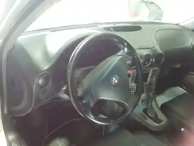 Veículo de Sucata alfa romeo 166 3.0 v6 24v sportronic do ano 2002 alimentado ar36101