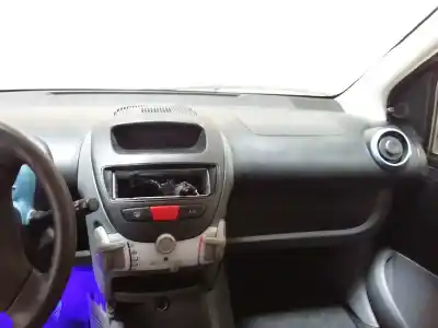 Veículo de Sucata peugeot 107 urban move do ano 2009 alimentado cfa