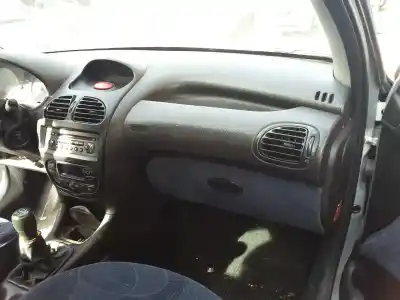 Scrapping Vehicle peugeot 206 berlina xt of the year 2003 powered 8hx