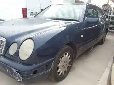 Sloopvoertuig mercedes                                           clase e (w210) berlina diesel                                                                                                                                                                                                                              220 cdi (210.006)                                                                                                                                                                                                                                          van het jaar 1998 aangedreven 611961