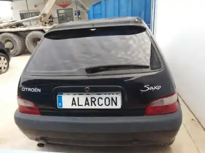 Véhicule à la ferraille citroen saxo 1.6 vts de l'année 2002 alimenté nft