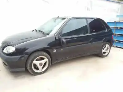 Véhicule à la ferraille citroen saxo 1.6 vts de l'année 2002 alimenté nft