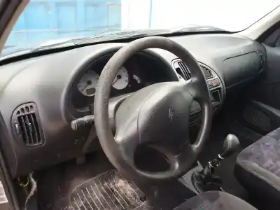 Véhicule à la ferraille citroen saxo 1.6 vts de l'année 2002 alimenté nft