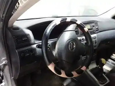 Здавання транспортного засобу toyota corolla (e12) 2.0 d-4d linea luna berlina року 2002 потужний 1cdftv