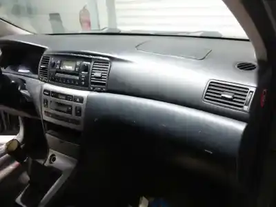 Здавання транспортного засобу toyota corolla (e12) 2.0 d-4d linea luna berlina року 2002 потужний 1cdftv