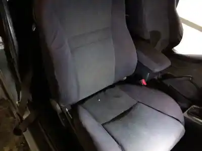 Здавання транспортного засобу toyota corolla (e12) 2.0 d-4d linea luna berlina року 2002 потужний 1cdftv