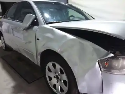 Veículo de Sucata audi a4 berlina (8e) 1.9 tdi (96kw) do ano 2004 alimentado awx