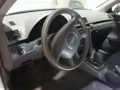 Veículo de Sucata audi a4 berlina (8e) 1.9 tdi (96kw) do ano 2004 alimentado awx