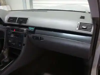 Veículo de Sucata audi a4 berlina (8e) 1.9 tdi (96kw) do ano 2004 alimentado awx