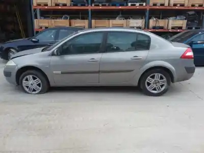 Veículo de Sucata renault megane ii berlina 5p luxe dynamique do ano 2004 alimentado k9k722