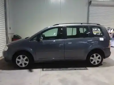 Vehículo de desguace volkswagen touran (1t1) advance del año 2004 con motor azv