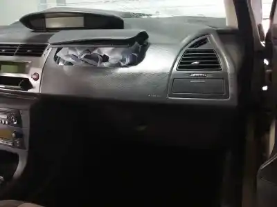 Vehicul casat citroen c4 berlina cool al anului 2010 alimentat 9hx