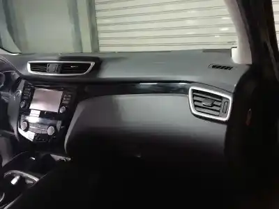 Vehicul casat nissan qashqai (j11) acenta al anului 2017 alimentat r9m