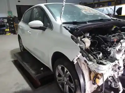 Véhicule à la ferraille peugeot                                            208                                                                                                                                                                                                                                                        allure                                                                                                                                                                                                                                                     de l'année 2012 alimenté 8hr