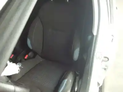 Véhicule à la ferraille peugeot                                            208                                                                                                                                                                                                                                                        allure                                                                                                                                                                                                                                                     de l'année 2012 alimenté 8hr