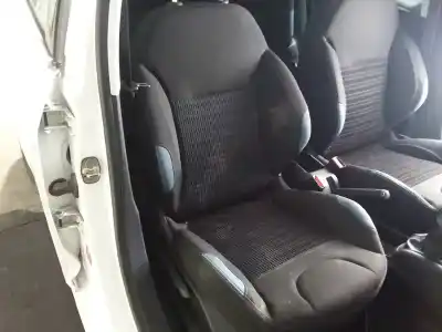 Véhicule à la ferraille peugeot                                            208                                                                                                                                                                                                                                                        allure                                                                                                                                                                                                                                                     de l'année 2012 alimenté 8hr