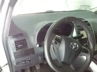 Veículo de Sucata toyota auris live do ano 2012 alimentado 1ndtv