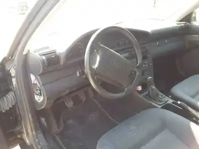 Veicolo di demolizione audi a6 berlina (c4) básico dell'anno 1996 alimentato aar