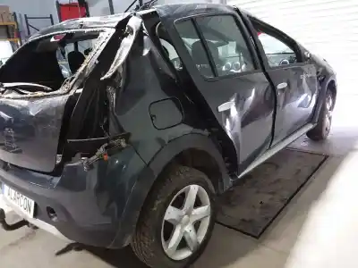 Véhicule à la ferraille dacia                                              sandero                                                                                                                                                                                                                                                    stepway                                                                                                                                                                                                                                                    de l'année 2012 alimenté k9k892