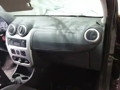 Véhicule à la ferraille dacia                                              sandero                                                                                                                                                                                                                                                    stepway                                                                                                                                                                                                                                                    de l'année 2012 alimenté k9k892