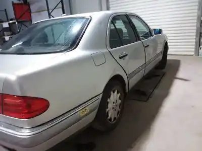 Veículo de Sucata mercedes                                           clase e (w210) berlina diesel                                                                                                                                                                                                                              300 turbodiesel (210.025)                                                                                                                                                                                                                                  do ano 2001 alimentado 606962