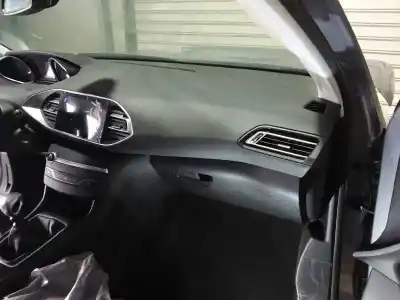 Veículo de Sucata peugeot 308 business line do ano 2018 alimentado bhz