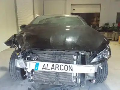 Véhicule à la ferraille peugeot 308 gt line de l'année 2015 alimenté 