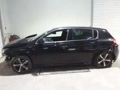 Véhicule à la ferraille peugeot 308 gt line de l'année 2015 alimenté 