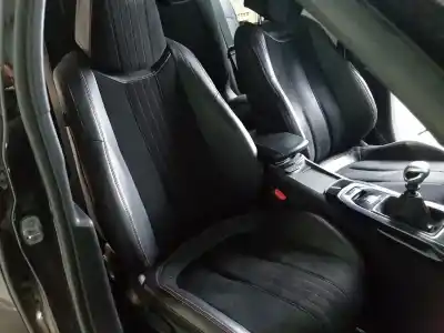 Véhicule à la ferraille peugeot 308 gt line de l'année 2015 alimenté 
