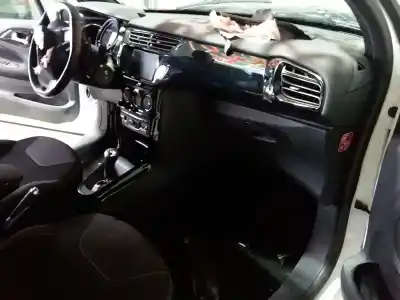 Здавання транспортного засобу citroen ds3 style року 2015 потужний 9hp / 9h06