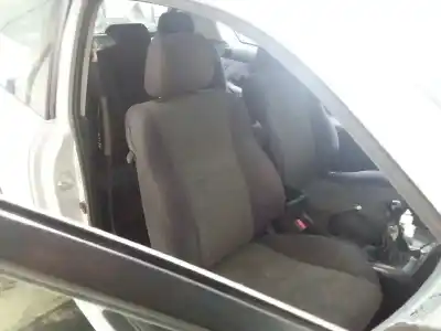 Здавання транспортного засобу toyota corolla (e12) 2.0 d-4d sol sedán року 2004 потужний 1cdftv