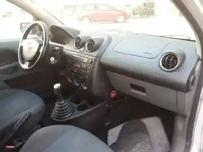 Veículo de Sucata ford fiesta (cbk) ghia do ano 2003 alimentado fyja