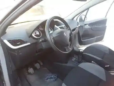 Vehicul casat peugeot 207 confort al anului 2009 alimentat kfv