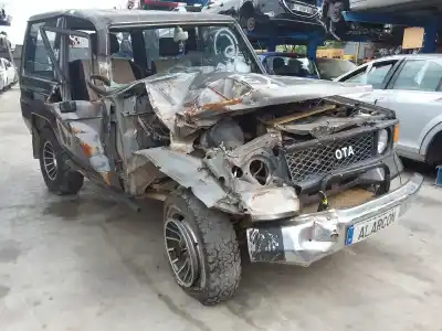 Veicolo di demolizione toyota land cruiser 4x4 dell'anno 1987 alimentato 