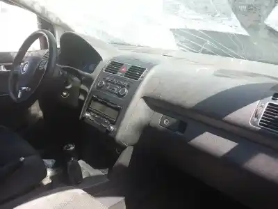 Veículo de Sucata volkswagen touran (1t3) advance bluemotion do ano 2011 alimentado cayc