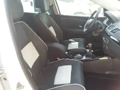 Véhicule à la ferraille renault                                            megane iii sport tourer                                                                                                                                                                                                                                    bose edition                                                                                                                                                                                                                                               de l'année 2013 alimenté r9m414