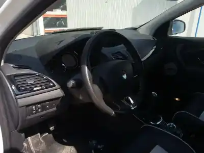 Véhicule à la ferraille renault                                            megane iii sport tourer                                                                                                                                                                                                                                    bose edition                                                                                                                                                                                                                                               de l'année 2013 alimenté r9m414