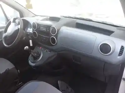 Véhicule à la ferraille peugeot partner kombi active de l'année 2012 alimenté 9h06